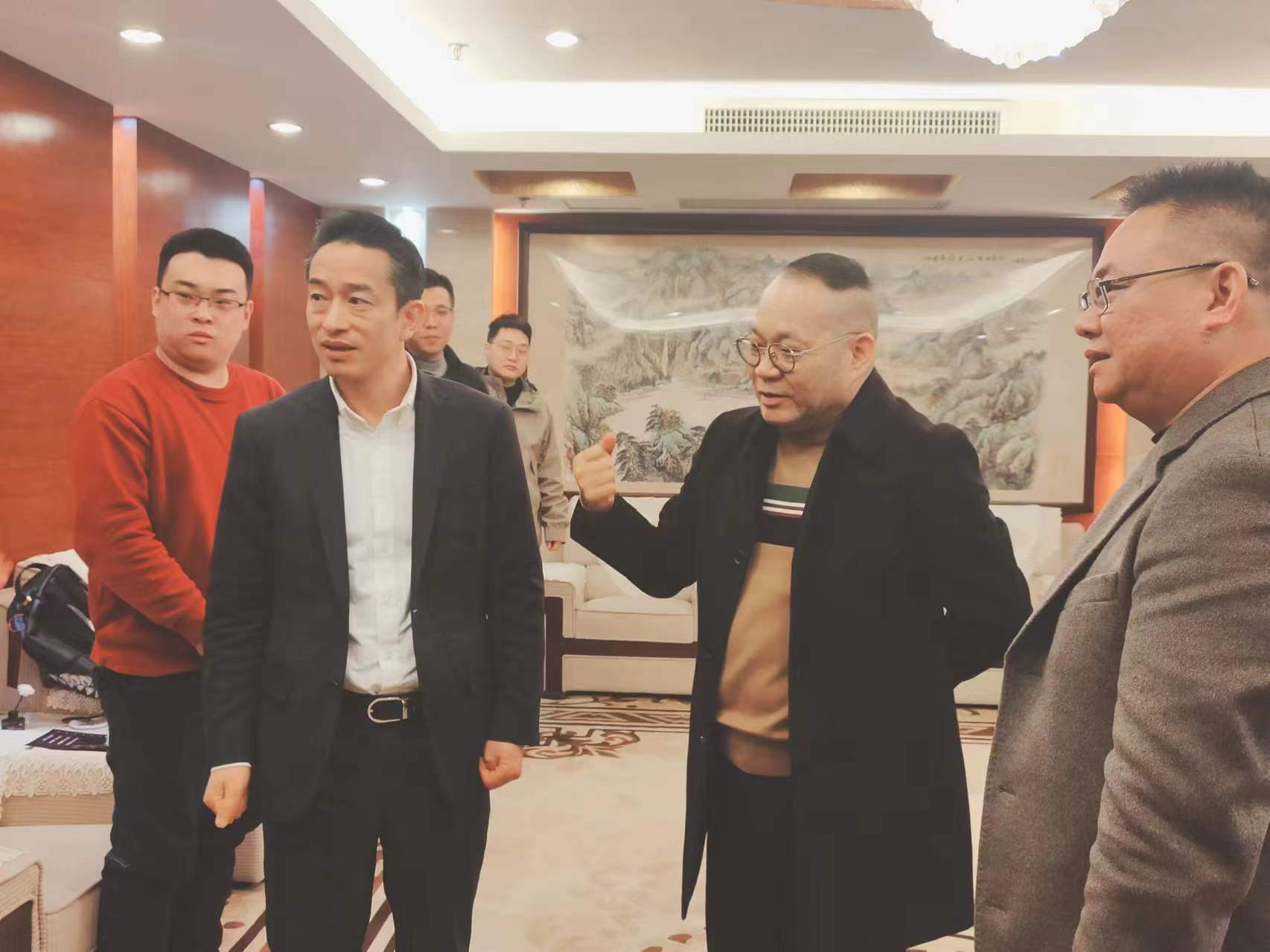 热烈欢迎乐清市委何书记一行莅临我公司参观指导！